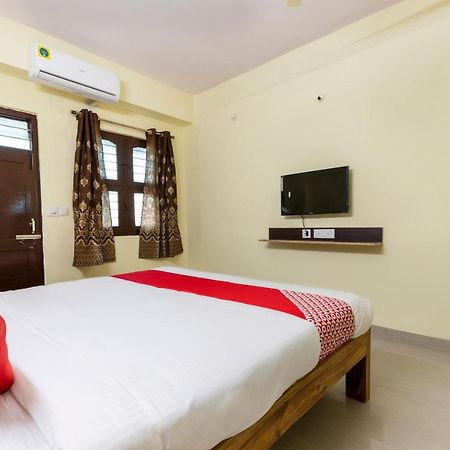 OYO 67991 Kalpataru Lodge Hunsur Bagian luar foto