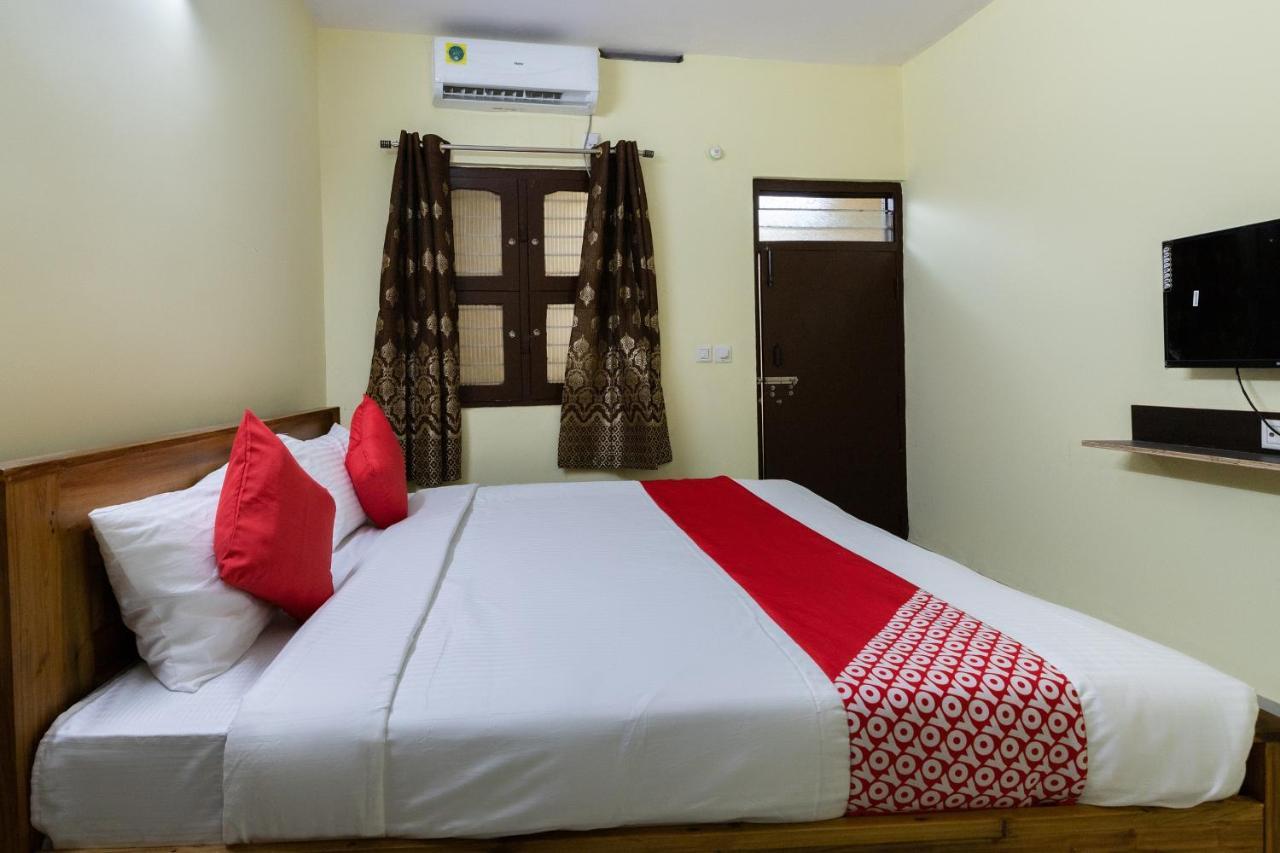 OYO 67991 Kalpataru Lodge Hunsur Bagian luar foto