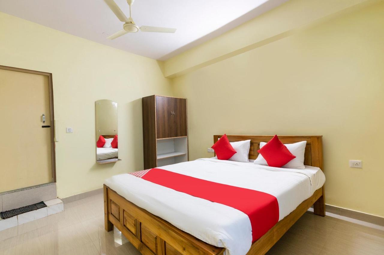 OYO 67991 Kalpataru Lodge Hunsur Bagian luar foto