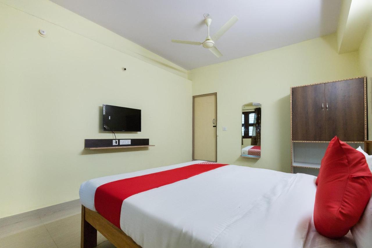 OYO 67991 Kalpataru Lodge Hunsur Bagian luar foto