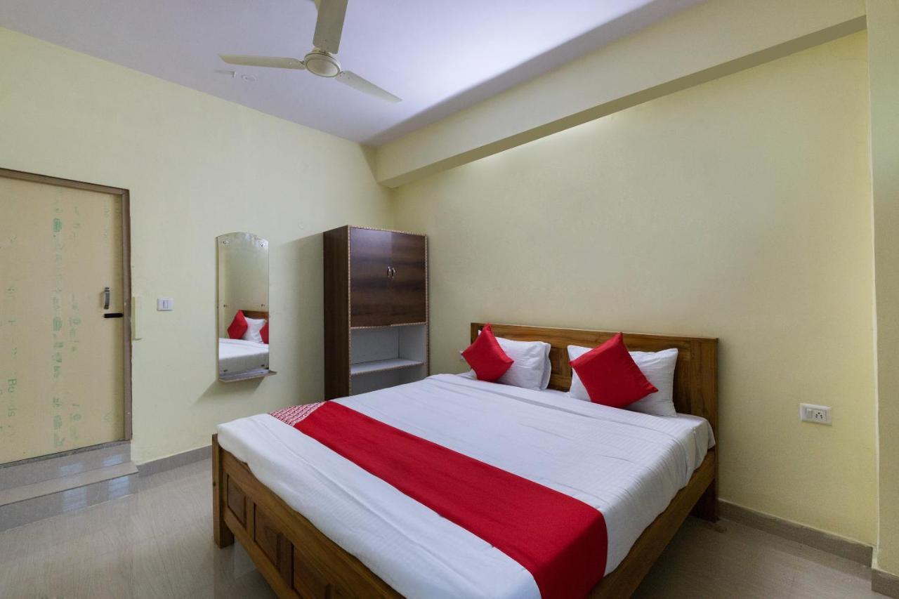 OYO 67991 Kalpataru Lodge Hunsur Bagian luar foto